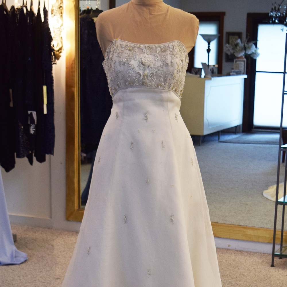 NWT Wedding Gown size 8.